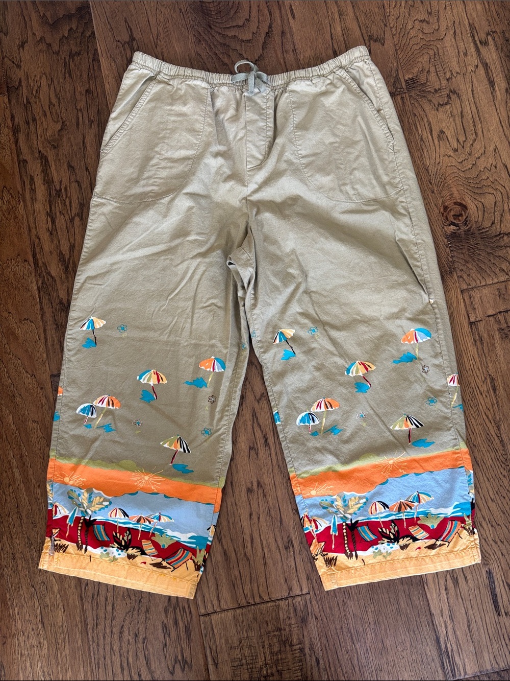 Vintage White Stag Umbrella Beach Print Capri Pants